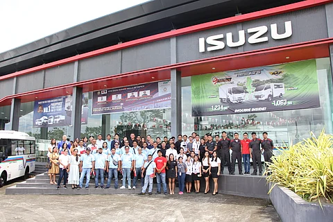 IPC, together with other transport groups and dealership representatives, presents the vehicles.