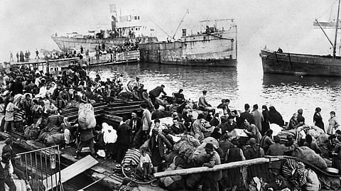 The burning and massacre of the coastal metropolis of Izmir -- Smyrna to the Greeks. (Photo: Public Domain)