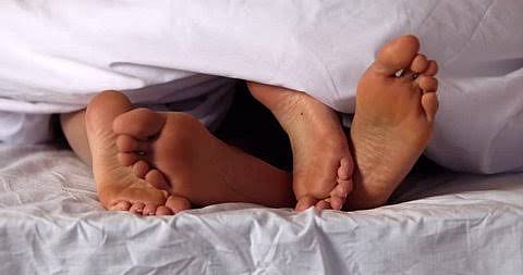 Mr. inireklamo si Mrs, kabit