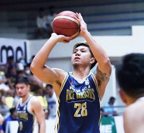 PHOTOGRAPH COURTESY OF MPBL
MICHAEL Mabulac powers the Nueva Ecija Rice Vanguards to a 77-66 win over the Pasig Realtors in the OKbet-MPBL 4th Season.