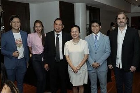 From L-R: Edison Tsai, Stephanie Oller, Jack Teotico, Senator Grace Poe, Brian Poe Llamanzares, John Januszczak