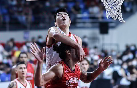 Christian Standhardinger and Ginebra are headed for a dogfight when they battle Phoenix in the PBA Commissioner’s Cup. Photo by Rio Deluvio