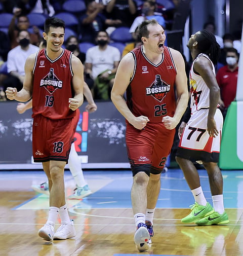 PHOTO BY RIO DELUVIO
FOR THE DAILY TRIBUNE @tribunephl_rio
CAMERON Krutwig gets to keep his job despite Blackwater’s struggle to stay healthy in the ongoing PBA Commissioner’s Cup.