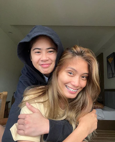 PHOTOGRAPH COURTESY OF IG\deannawongst
Deanna Wong and Ivy Lacsina.