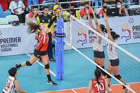 Montenegrin import Jelena Cvijovic lends a hand in Chery Tiggo’s four-set win over Choco Mucho in the PVL Reinforced Conference yesterday at the Philsports in Pasig. Photo courtesy of PVL