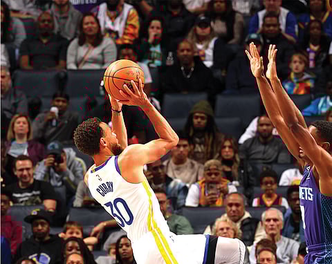Hornets stun Curry, Warriors