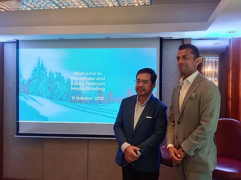 Dan Noel Natindim, Globe’s vice president for Enterprise Data Office (Right) and Sanjay Deshmukh, Senior Regional Vice President, Snowflake ASEAN and India explains to the members of the media how their partnership works in raising data-driven decision-making through data adjustments. Photo courtesy of Raffy Ayeng