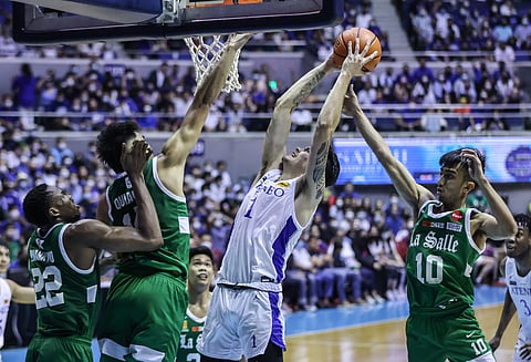 Ateneo's Bryson Ballungay scores against La Salle defenders during their UAAP Season 85 men's basketball tournament at the Smart Araneta Coliseum on Saturday. (Photo by Rio Deluvio)
