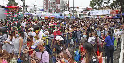 MGA SEMENTERYO, DINAGSA SA UNDAS