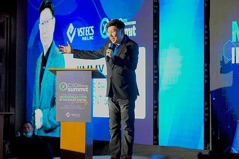 Photograph courtesy of VST ECS Philippines Inc.
Jimmy Go, president and CEO at VST ECS Philippines Inc., delivers a keynote speech during the CXO Innovation Summit 2022 in Shangri-La Boracay in Malay, Aklan, inculcating the key role of information technology for businesses to penetrate present and future economic challenges.