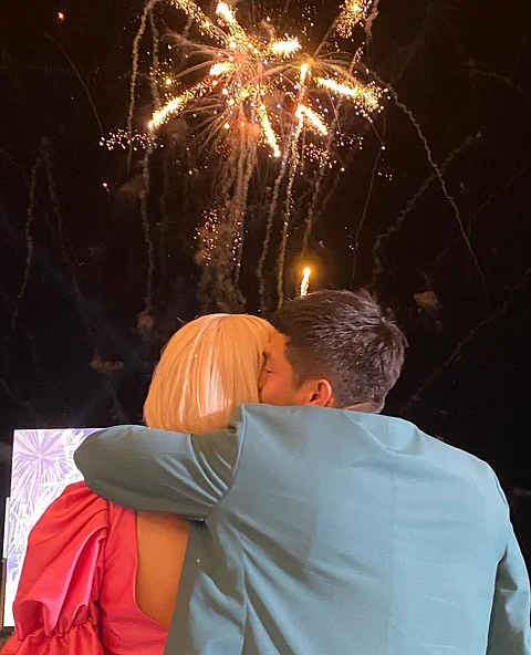 Photograph courtesy of IG/PRAYBEYTBENJAMIN
Ion Perez and Vice Ganda enjoying the fireworks.
