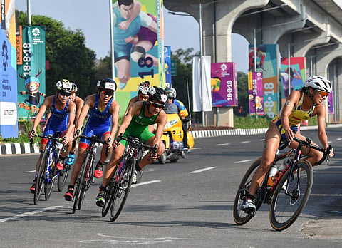 JAAFAR/AGENCE FRANCE-PRESSE
Kim Mangrobang (right) is bound for the world championships in Vina del Mar, Chile.