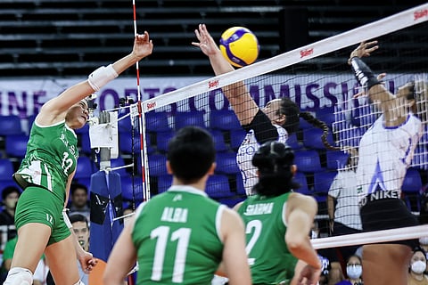 La Salle's Angel Canino gets her attack through the defense of Ateneo during their quarterfinal showdown in the Shakey's Super League Collegiate Pre-Season Championship Sunday. La Salle advances to the Final Four against Adamson University.