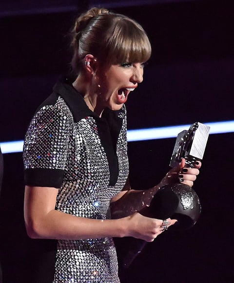 Sascha Schuermann /agence
france-presse
TAYLOR Swift wins big at the 2022 MTV EMAs.