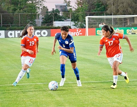 PHOTOGRAPH COURTESY OF PFF
Sarina Bolden (middle) of the Philippines makes her move against tight-guarding Chilean defenders in their friendly game in Santiago. Chile won, 1-0.