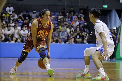 Kyt Jimenez and Davao Occidental stand tall against Boracay in the opening match of the PSL Pro Division Second Conference Dumper Cup. Photo by PSL
