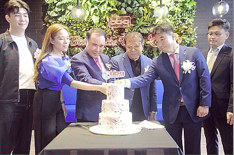 Photographs by Al Padilla
for the Daily Tribune @tribunephl_al
(FROM left): Cong. Richelle Singson, vice chairperson of LCS, Hong Geun-yoon, chairperson of Genesis BBQ, Luis Chavit Singson, chairperson of LCS Group of Company and Hae
Pyeong-jeong, CEO of Genesis BBQ Global.