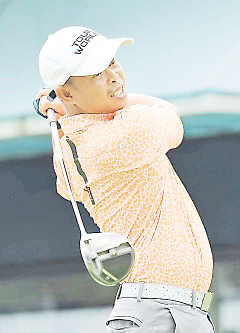 PHOTOGRAPHS COURTESY OF MARK MILAY
Entrepreneur Gary Sales (right) and guest partner Ricky de los Santos set the pace in the Fore by Four Invitational at the Eagle Ridge Golf and Country Club in General Trias, Cavite.