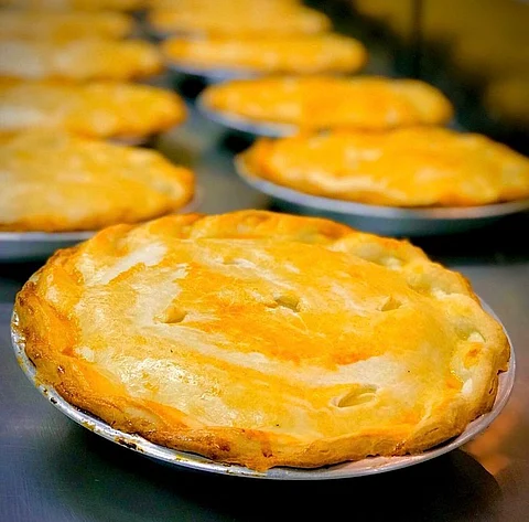 Photograph courtesy of
balai palmera
Balai Palmera's Buko Pie.