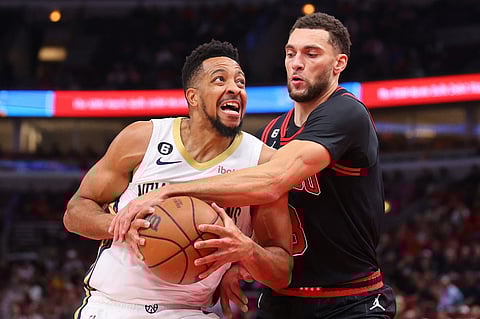 CJ McCollum of the New Orleans Pelicans drives to the basket against Zach LaVine of the Chicago Bulls during the first half. Photo by Michael Reaves / GETTY IMAGES NORTH AMERICA / Getty Images via AFP
