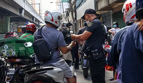 Makati suspends driver’s license confiscation