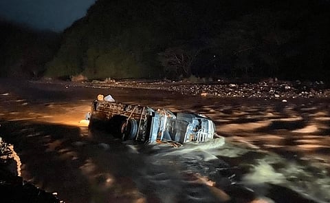 Jeep tinangay ng baha, walo patay