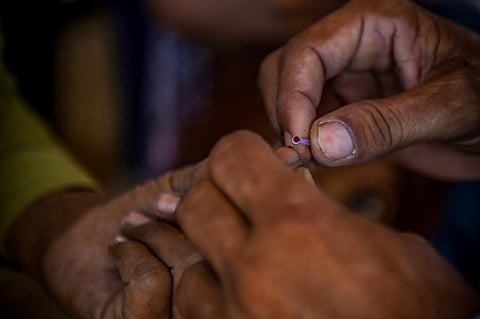 In this picture taken on 27 September 2022, a Pakistani paramedic takes a blood sample of a patient for malaria screening at a medical camp set up for internally displaced flood affected peoples in Jamshoro district of Sindh province, Pakistan. (Photo by RIZWAN TABASSUM / AFP)