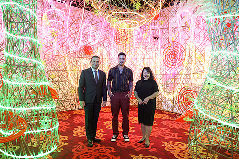 Multi-disciplinary artist Leeroy New (center), joined by Newport World Resorts chief marketing officer David Jorden (left) and Megaworld Lifestyle Malls-Newport Mall general manager Roshele Moreno (right), opens the immersive installation ‘Art of this World with Leeroy New’ at Newport World Resorts.