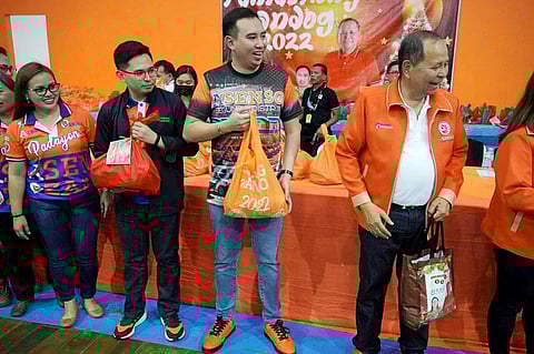 Mayor Henry “Indy” Oaminal, Jr. (second from left), Misamis Occidental 2nd District Rep. Sancho Fernando “Ando” Oaminal (center), and Misamis Occidental Governor Henry Oaminal Sr.