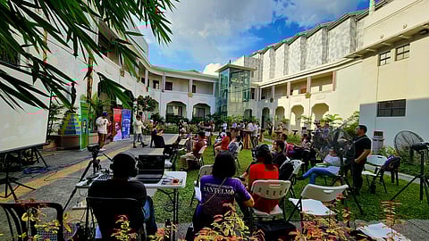Poets and poetry lovers gathered at the Manila Metropolitan Theater. | Photographs by Roel Hoang Manipon FOR THE DAILY TRIBUNE