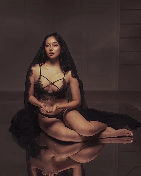 Ava Mendez, nasungitan