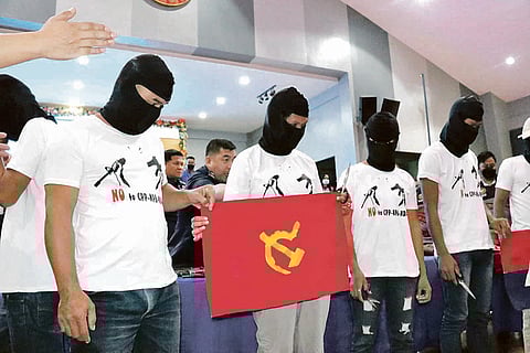 New People’s Army returnees (PHOTOGRAPH COURTESY
OF PNP-NCRPO)