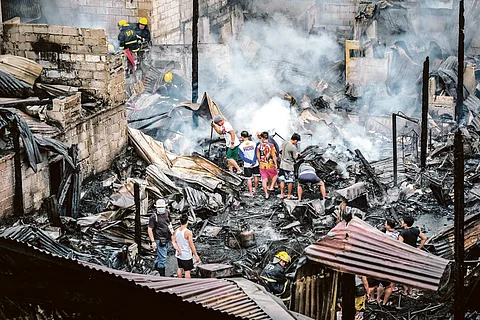 Sad New Year for loved ones Six star-crossed persons, including three children, celebrated their last Christmas last Sunday after perishing in a nearly six-hour fire in Manila early Thursday, 29 December 2022. | PHOTOGRAPH BY YUMMIE DINGDING FOR THE DAILY TRIBUNE @tribunephl_yumi