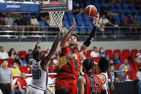 June Mar Fajardo and the rest of San Miguel Beer prove to be too much against upstart Converge.
Photo courtesy of PBA Media Bureau
