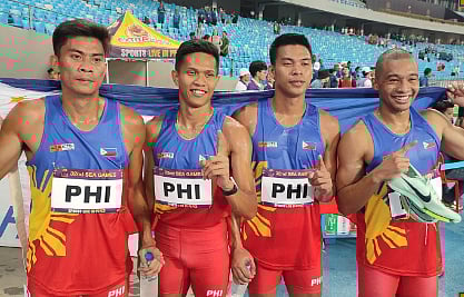 The triumphant men's 4X400 relay team