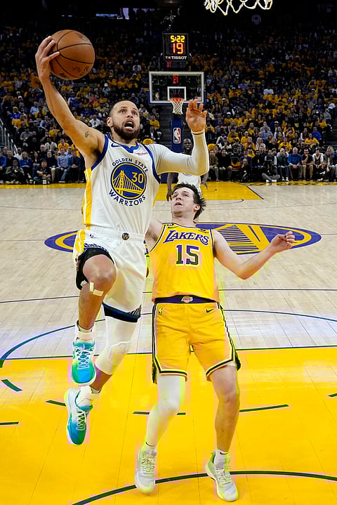 THEARON W. HENDERSON/AGENCE FRANCE-PRESSE
STEPHEN Curry delivers 27 points to lift the Golden State Warriors to a 121-106 win over the Los Angeles Lakers in Game 5 of their NBA Western Conference semifinal series.