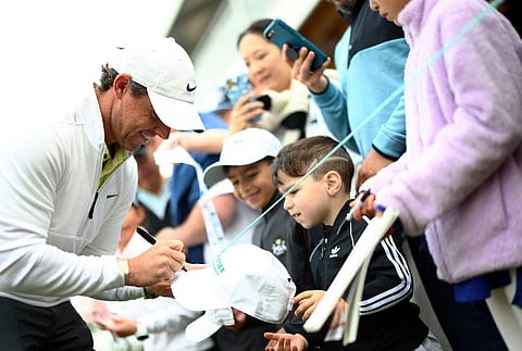 TORONTO, CANADA - JUNE 07: Rory McIlroy of Northern Ireland signs autographs for fans following the Pro-Am of the RBC Canadian Open at Oakdale Golf and Country Club on 7 June 2023 in Toronto, Ontario, Canada. Vaughn Ridley/Getty Images/AFP (Photo by Vaughn Ridley / GETTY IMAGES NORTH AMERICA / Getty Images via AFP)