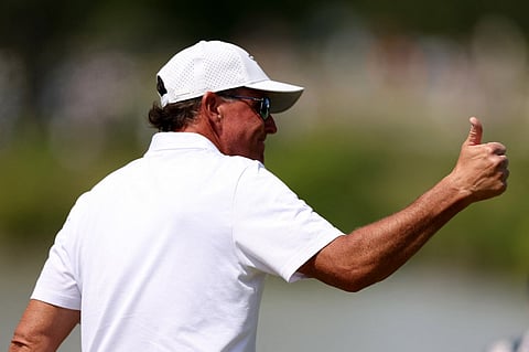 Phil Mickelson of HyFlyers GC gives the thumbs up after putting out on the 18th green during day two of the LIV Golf Invitational - DC at Trump National Golf Club on May 27, 2023 in Sterling, Virginia. Rob Carr/Getty Images/AFP (Photo by Rob Carr / GETTY IMAGES NORTH AMERICA / Getty Images via AFP)
