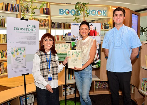 PHOTOGRAPHS COURTESY
OF Great Food and Great Friendship
Australian-Filipino food and travel writer Yasmin Newman shows her cookbook, ‘Under Coconut Skies: Feasts and Stories from the Philippines’ to SM’s Millie Dizon and Australian Embassy Second Secretary Alex O’Hara at the Book Nook at SM Aura Premier.