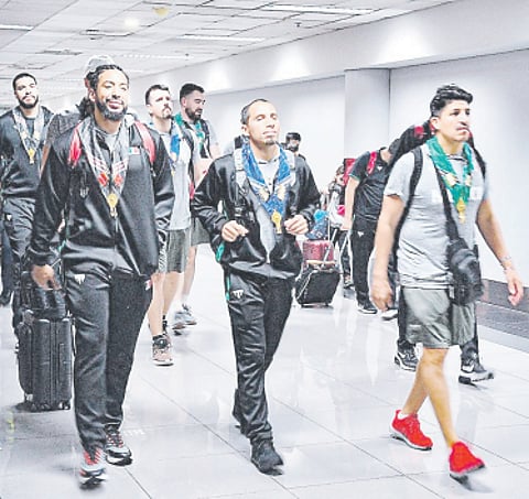 THE Mexican men’s basketball team arrives at the Ninoy Aquino International Airport Terminal 3 on
Saturday to compete in the FIBA Basketball World Cup. (Photo from MexBasquet IG