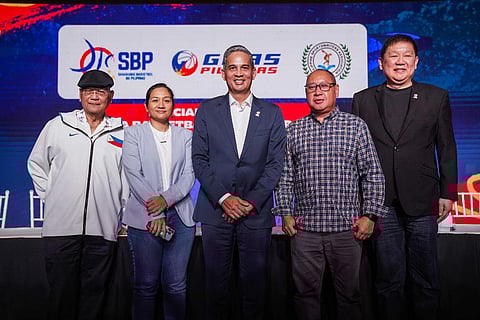 SBP president Al Panlilio (middle), SBP executive director Sonny Barrios (left), FIBA World Cup
deputy event director Erika Dy (second from left), PSA president Nelson Beltran (second from right) and FIBA
World Cup local organizing committee chief John Lucas (right) are ready to host the
FIBA Basketball World Cup next week.