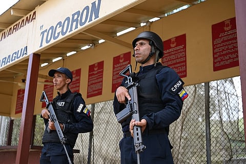 Members of the Bolivarian National Police stand guard in the Tocoron prison in Tocoron, Aragua State, Venezuela, on 23 September 2023. (Photo by YURI CORTEZ / AFP)