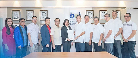 Photograph courtesy of BoI
Green lane project Board of Investments Governor Marjorie Ramos-Samaniego (sixth from left) awarded the certificate of endorsement to Benjamin Yao, chairman and CEO of Steel Asia, (sixth from right) in a brief ceremony on 15 September. At the ceremony are (from left) Hannah Jamaign Barroquillo of the BoI-Investments Assistance Service, or IAS; division chief Lubin de Vera Jr.; Rey Lignes of Manufacturing Industries Service, BoI-IAS director Ernesto delos Reyes Jr., executive director Bobby Fondevilla, Stanley Cheng, chief project officer of SteelAsia; Rafael Hidalgo, SVP Business Development; Andre Sy, chief operating officer; Steve Araneta, VP-chief sustainability officer; and Allan Agati, VP legal department.