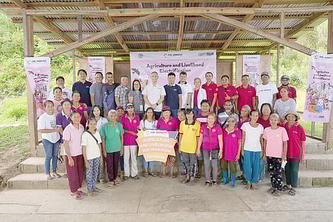 PHOTOGRAPHS COURTESY OF OMF
BETTER INCOME OPPORTUNITIES FOR ALL. One Meralco Foundation President Jeffrey O. Tarayao lead the launch of the agriculture and livelihood electrification program for members of the Laak Multipurpose Cooperative (LAMPCO) in Laak, Davao de Oro.
