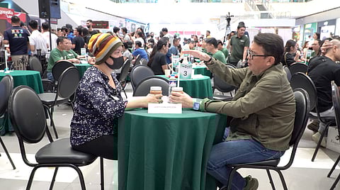 Go Negosyo founder Joey Concepcion personally mentors an entrepreneur at the 3M on Wheels yesterday at the SM City BF Parañaque. He joined veteran mentors from the Philippine Chamber of Commerce and Industry and the country’s leading companies in giving free mentoring to active and aspiring entrepreneurs of the city. | photograph courtesy of Go Negosyo