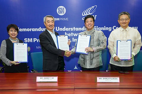 IN PHOTO (Left to right): SM Supermalls Vice President Liza Silerio, SM Prime Chairman of the Executive Committee Hans T. Sy, GUUN Chief Executive Officer Shinji Fujieda, GUUN Philippine Branch Senior Managing Director and General Manager Takeshi Konishi