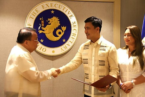 New BCDA chief Engr. Joshua Bingcang took his oath of office before Executive Secretary Lucas P. Bersamin on 6 June 2023 in Malacañang Palace. (Photo: BCDA)