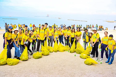 CEBU Pacific mobilized a team of volunteers who worked with government agencies, private sector entities, academe and civil society groups to collect and document waste at the Manila Baywalk Dolomite Beach. | PHOTOGRAPHS COURTESY OF CEBU PACIFIC