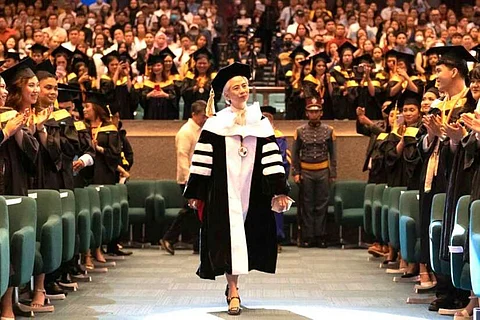 Lacuna urges PLM graduates: Make Manila magnificent