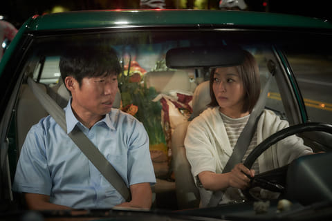 YOO Hae-jin and Kim Hee-seon in ‘Honey Sweet.’ | PHOTOGRAPH COURTESY OF MIND MARK
